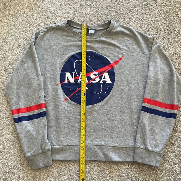 NASA Lightweight Gray Pullover Sweater with Blue and Red Stripes M - Picture 4 of 6